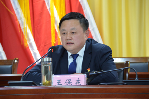 以會(huì)代課擰緊安全螺絲帽 在集團(tuán)安全警示教育會(huì)上，王保東同志這樣說(shuō)