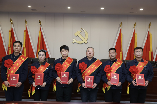 0204 節(jié)能能手從左至右依次為 石亞杰、沈小慶、楊興忠、于俊國、權(quán)振利、吳偉偉.jpg