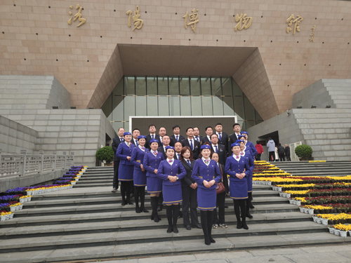 瞧！春分時節(jié)的最美公交藍！