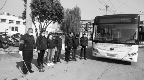 這一刻，洛陽(yáng)公交人深切哀悼